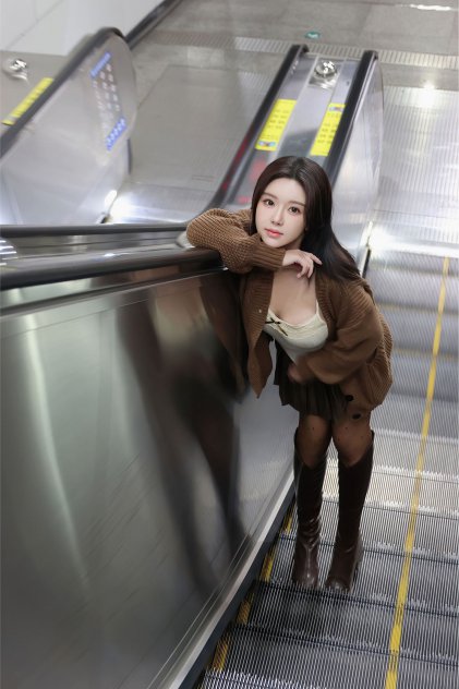 初音未来扒内裤胸罩无遮挡海报