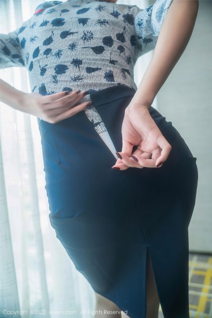 穿衬衫的日本大胸美女西西gogo高清大胆专业海报