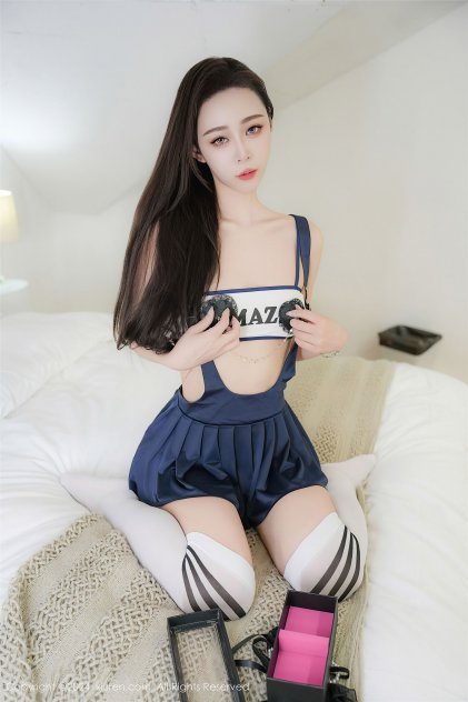 床戏吻戏摸下面吻胸海报